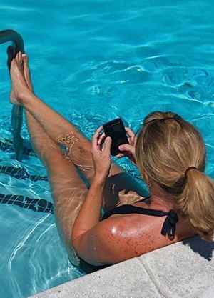 Abbildung1: : http://www.focus.de/digital/tarife/handy-im-urlaub/mobilfunk-handy-killer-wasser-sand-und-hitze_aid_56061.html